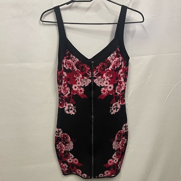 Guess Dresses & Skirts - Guess Mirage Floral Bodycon Bandage Dress